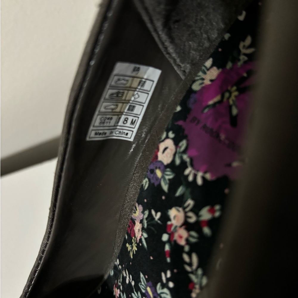 Gray Heels - Picture 5 of 6